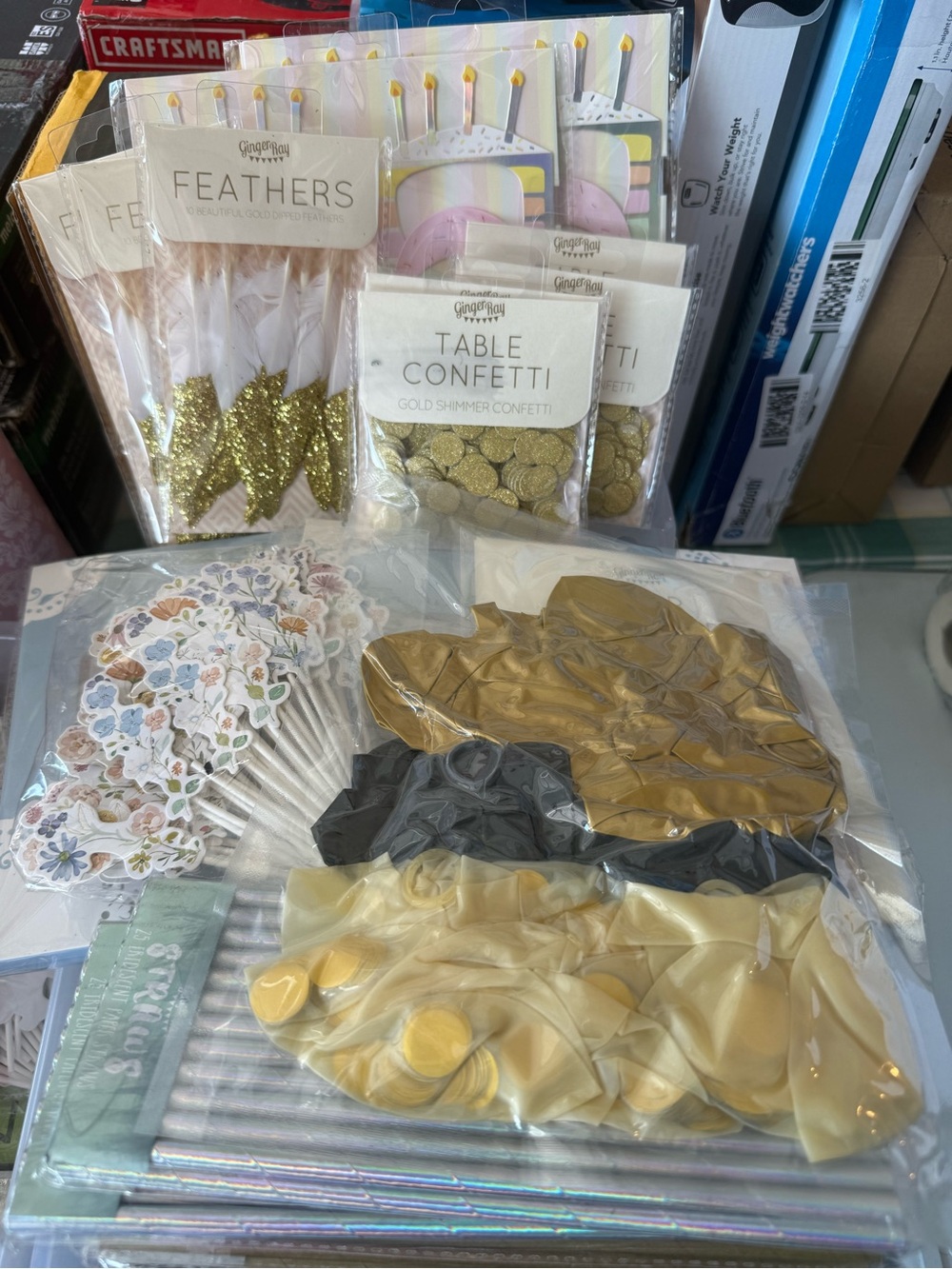 Bundle of New Party Favors 19 pcs Gold and Black w/baloons, table confetti +more